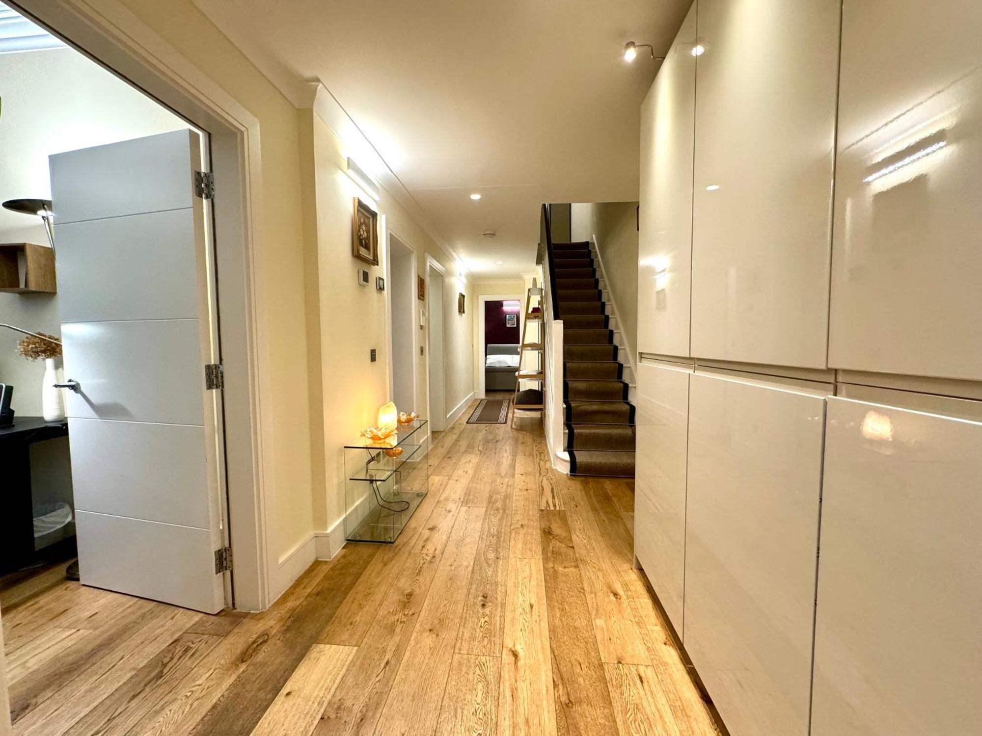 2 Bedroom Apartment In Central London South Kensington By Wild Лондон Екстериор снимка