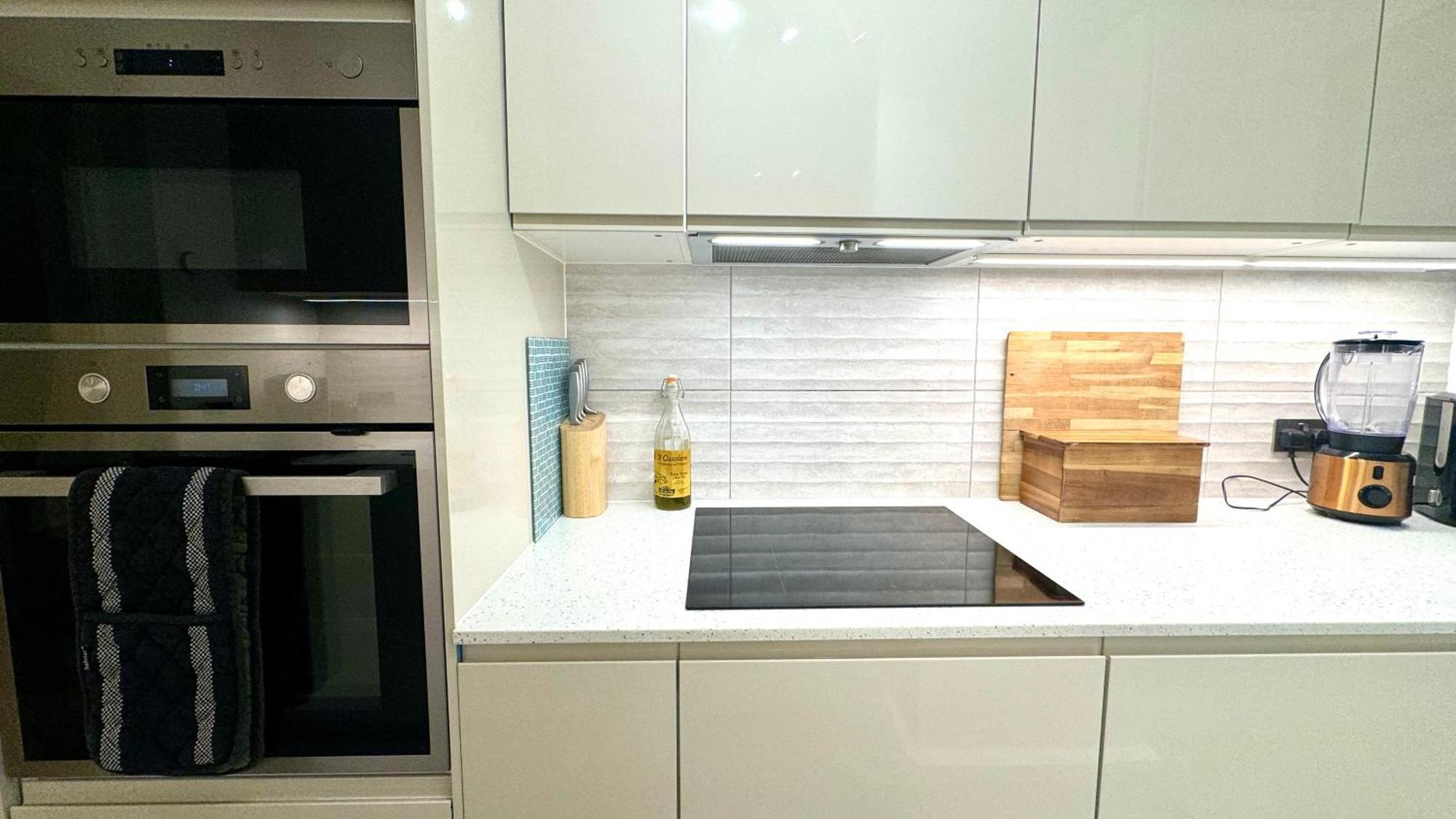 2 Bedroom Apartment In Central London South Kensington By Wild Лондон Екстериор снимка