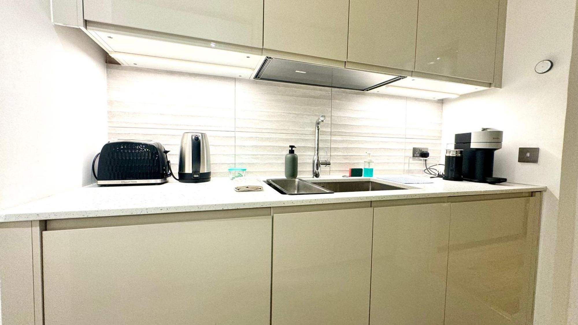 2 Bedroom Apartment In Central London South Kensington By Wild Лондон Екстериор снимка
