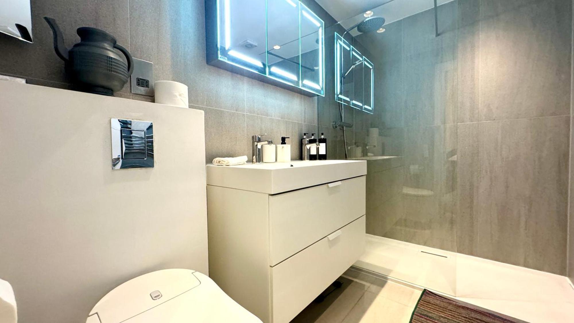 2 Bedroom Apartment In Central London South Kensington By Wild Лондон Екстериор снимка