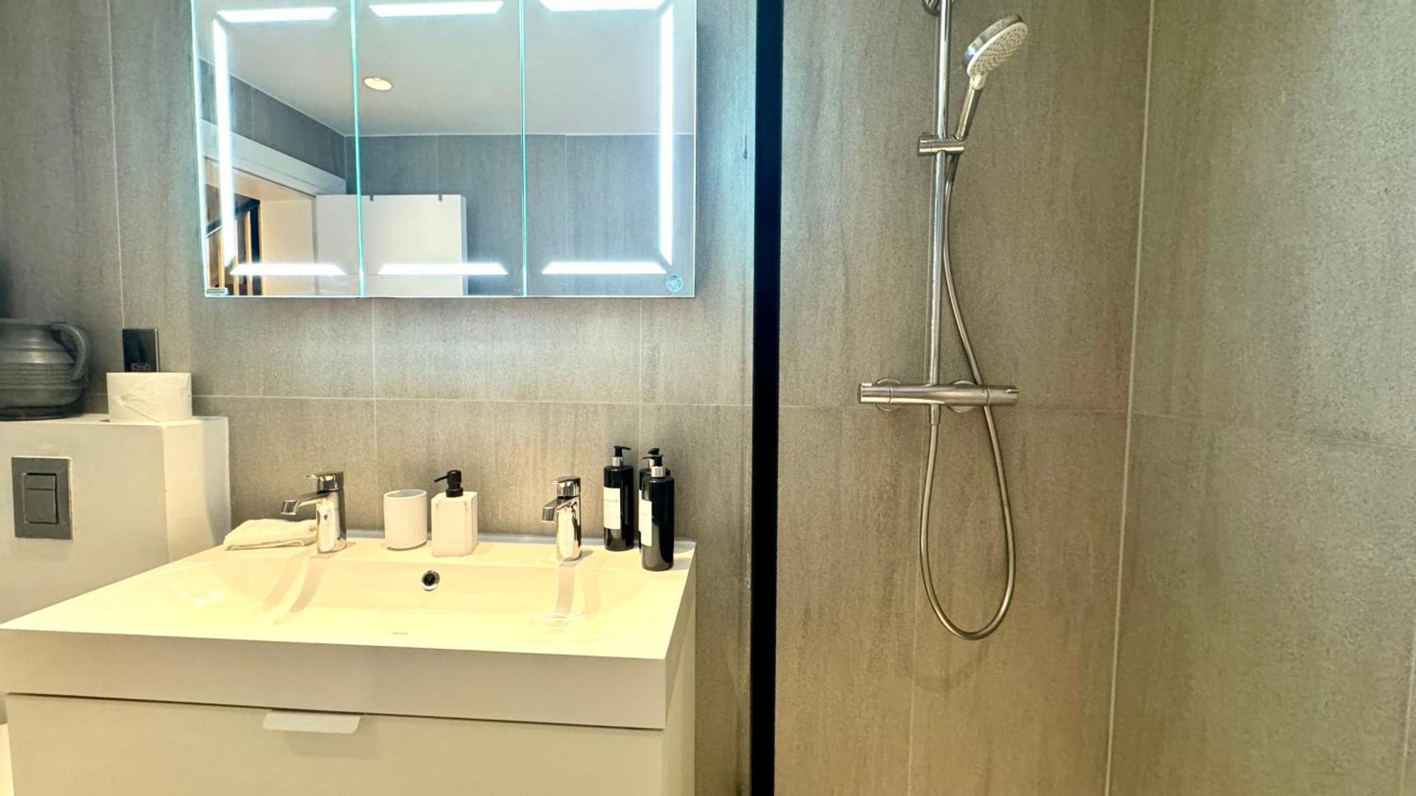 2 Bedroom Apartment In Central London South Kensington By Wild Лондон Екстериор снимка
