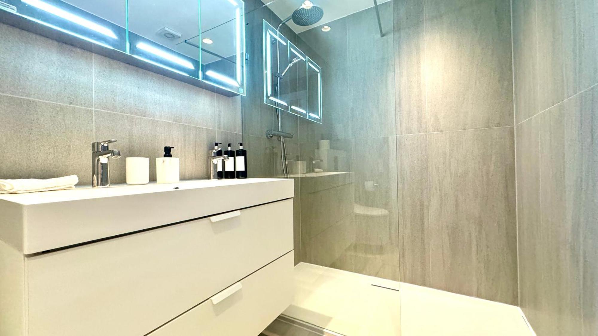 2 Bedroom Apartment In Central London South Kensington By Wild Лондон Екстериор снимка