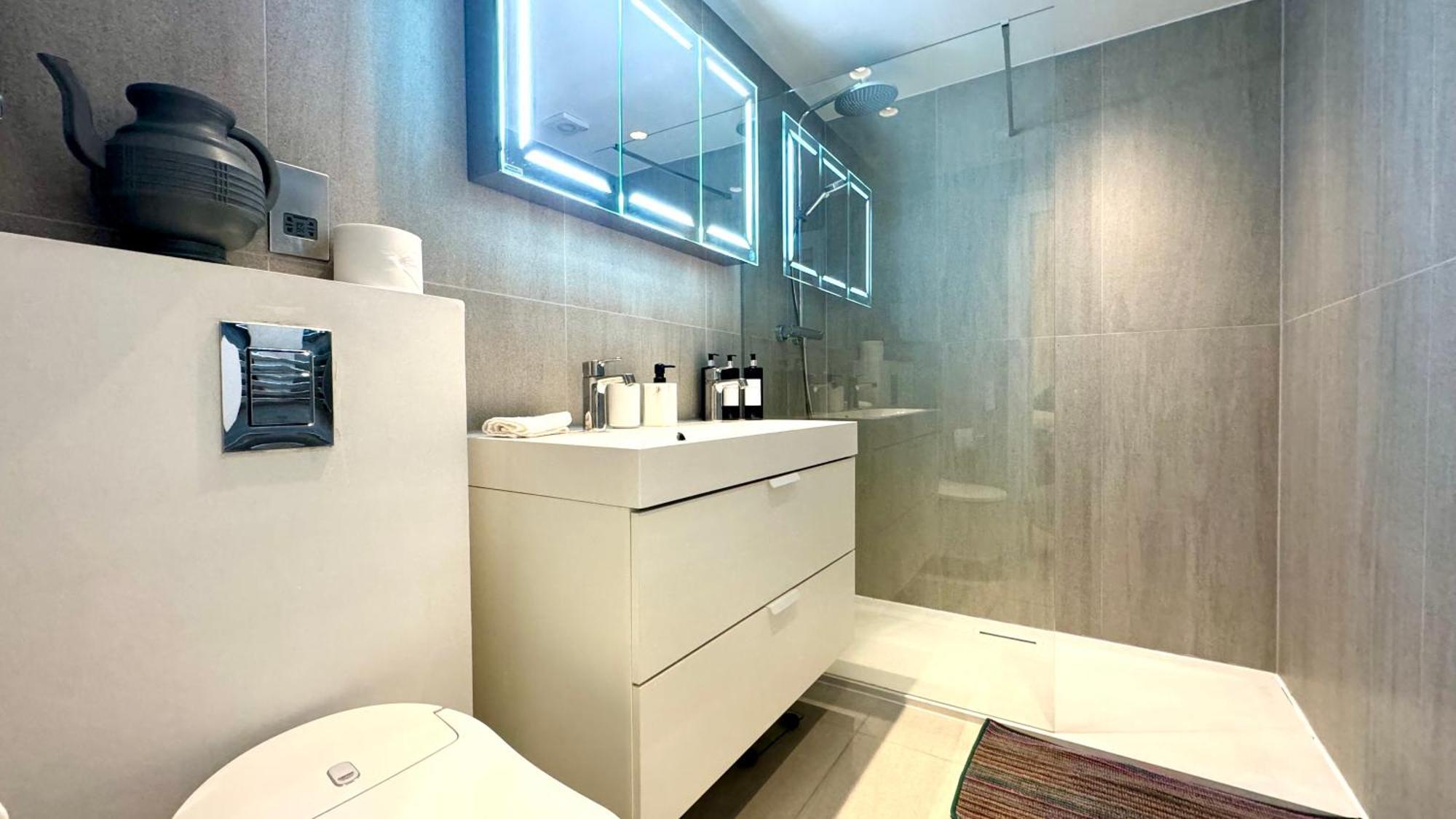 2 Bedroom Apartment In Central London South Kensington By Wild Лондон Екстериор снимка